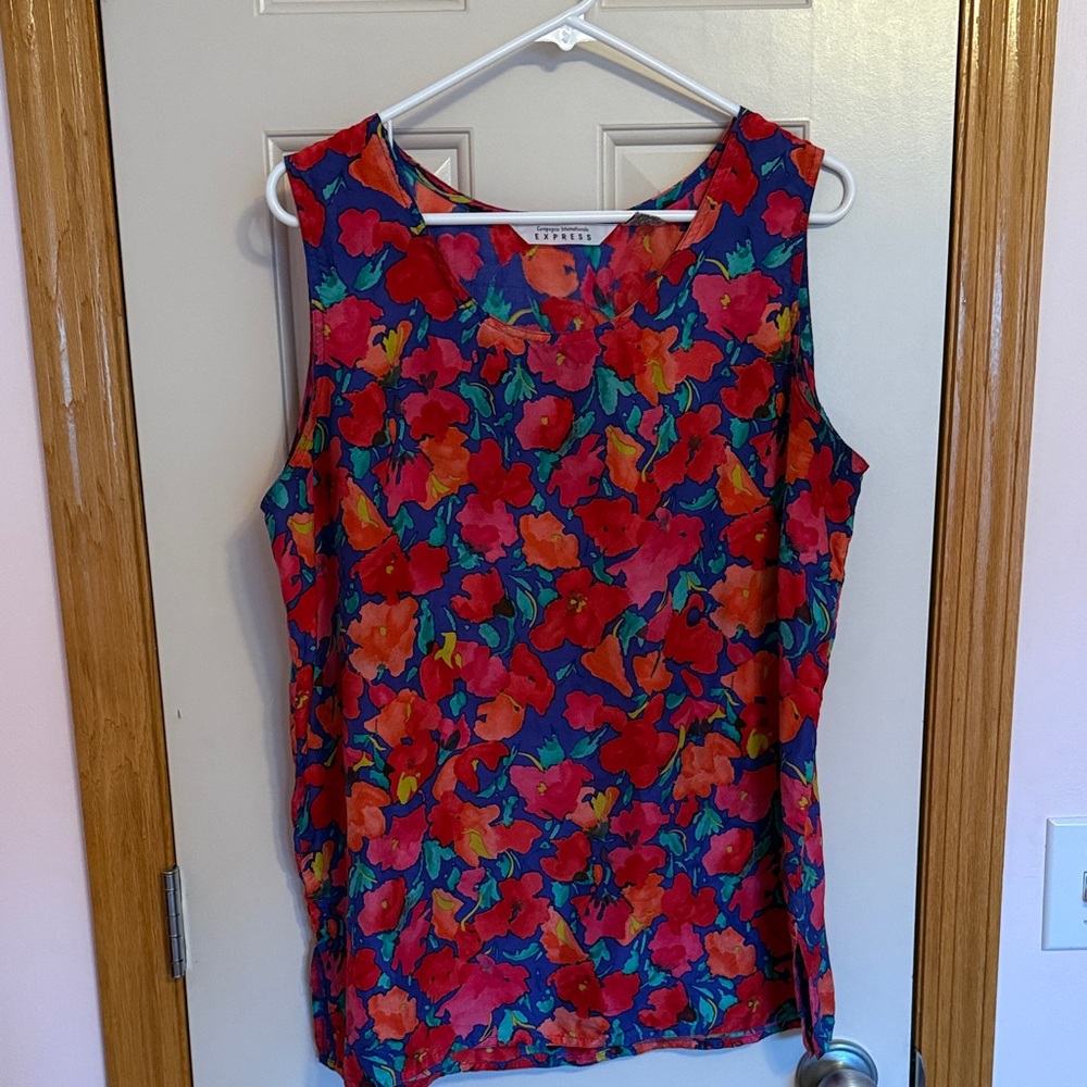 Vintage 100% Silk Compagnie Internationale Express Red and Blue Floral Blouse